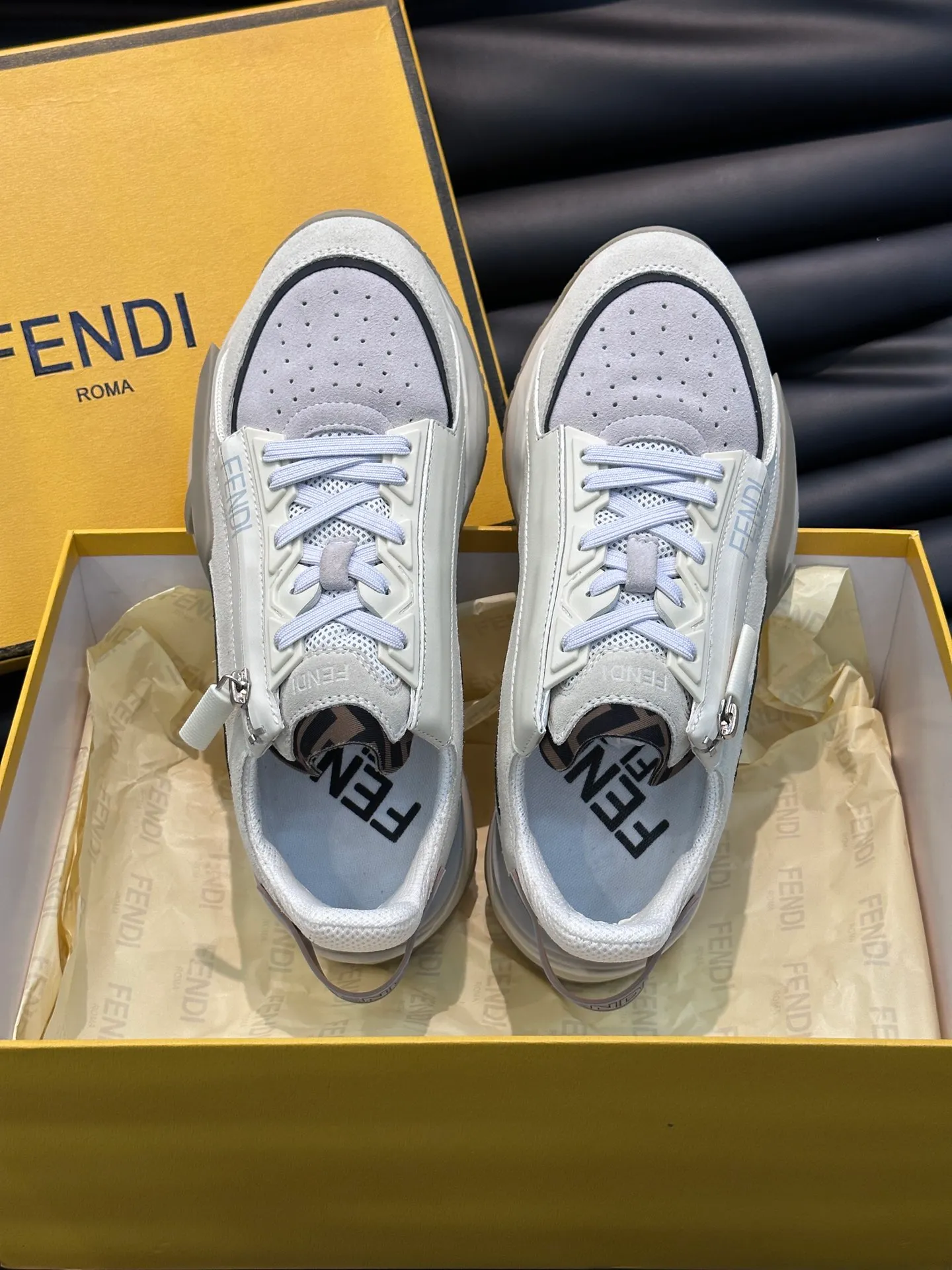 Men's shoes 💰p560 "Fend*" new men's casual sports shoes, equipped with elastic straps, side zippers, and corrugated soles engraved with F. Embossed Fendi Flow lettering on the heel. Made of technical fabric and a mix of blue and suede. Decorated with Lycra® details. FF graphic tongue. Ultra-light and wear-resistant EVA sole. Size: 38-44